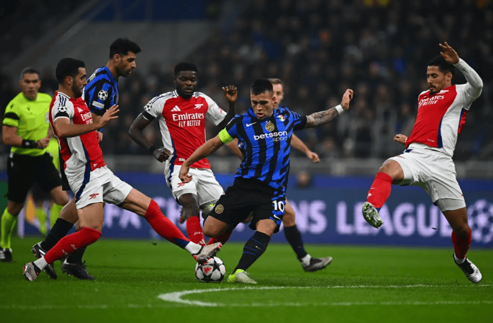 包含加时末段拜仁慕尼黑备战意大利杯，临场应变细节曝光，话题不断，轮换策略成焦点的词条